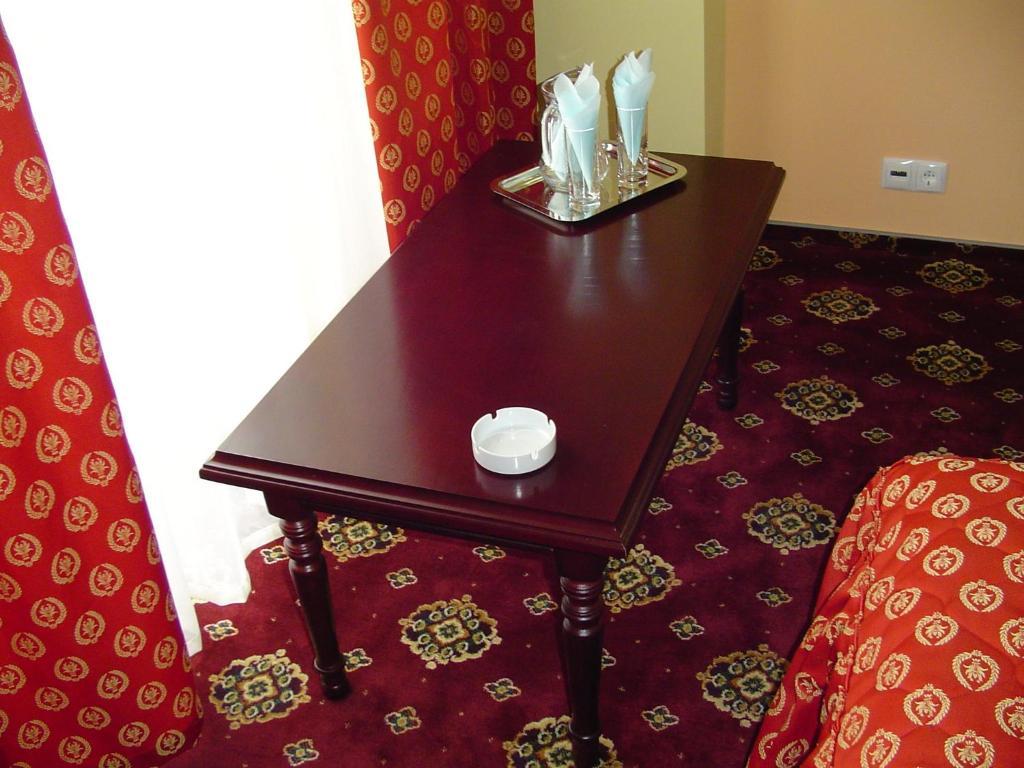 Hotel Europa Ploieşti Rum bild