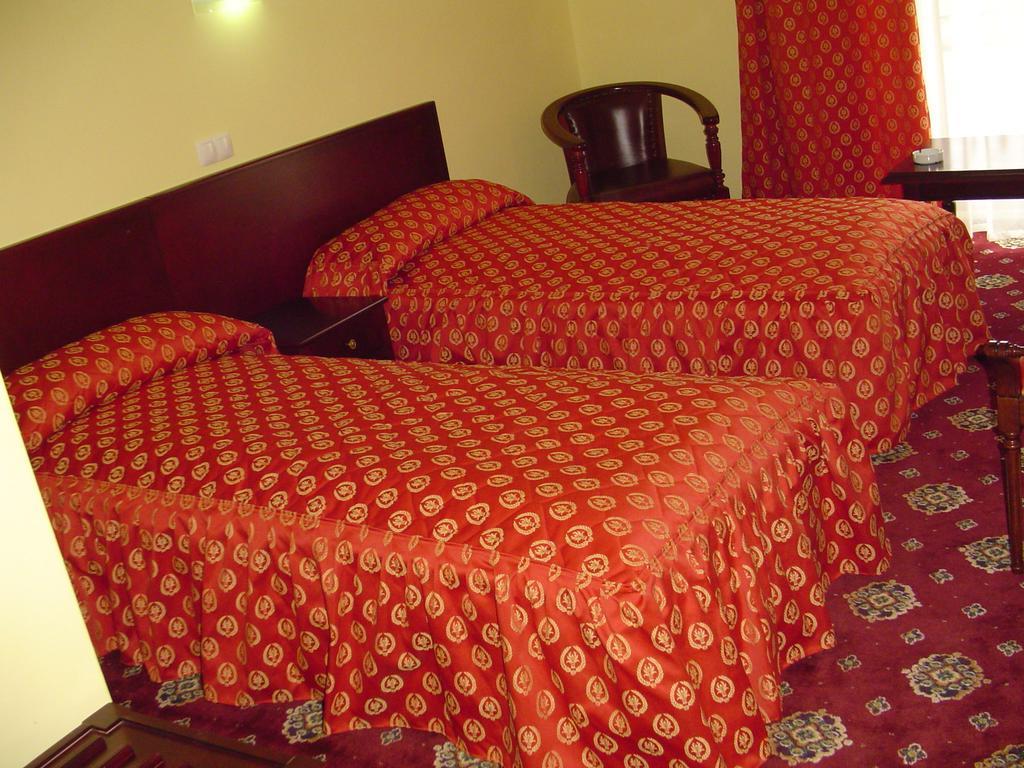 Hotel Europa Ploieşti Rum bild