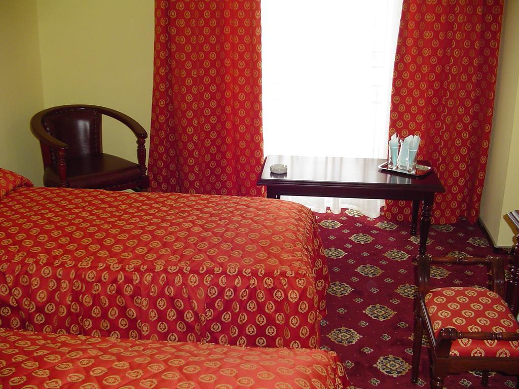 Hotel Europa Ploieşti Rum bild