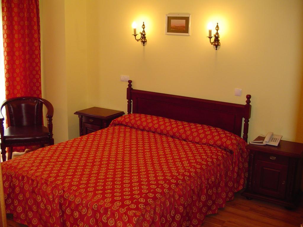 Hotel Europa Ploieşti Rum bild